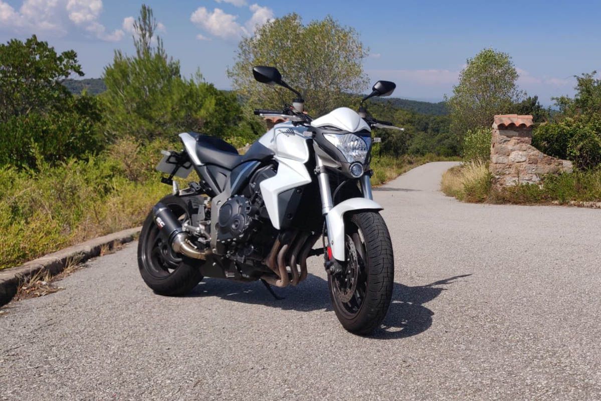 Tu opinión cuenta: ¿La moto es solo para el buen tiempo?