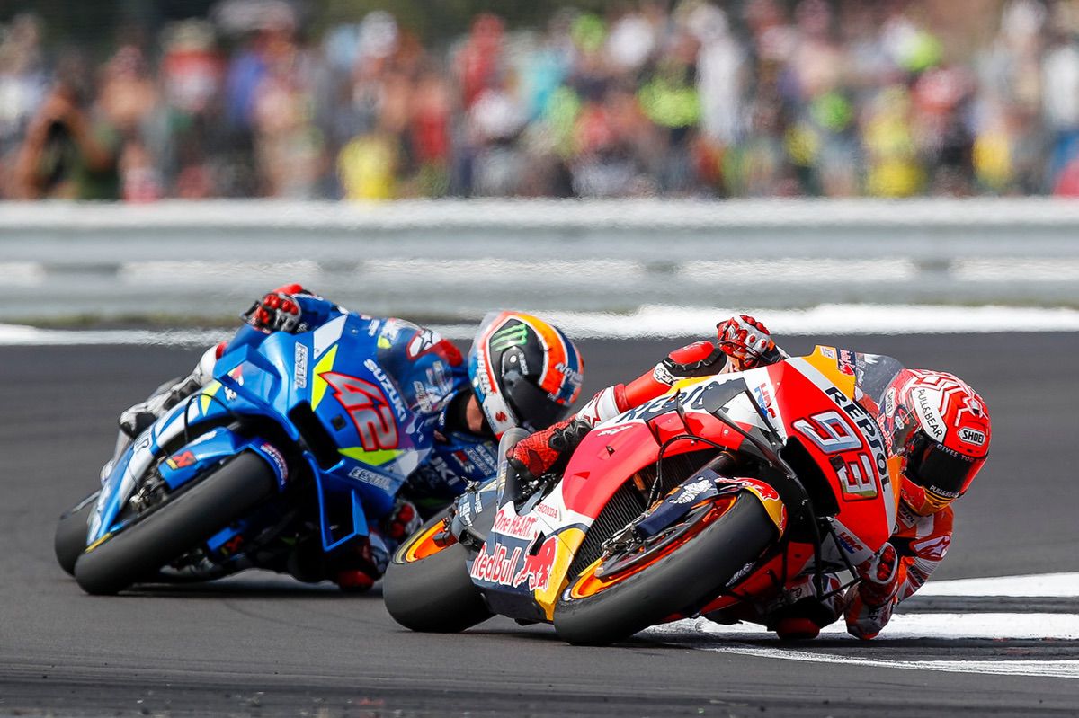 Marc Márquez y Alex Rins durante el GP de Gran Bretaña
