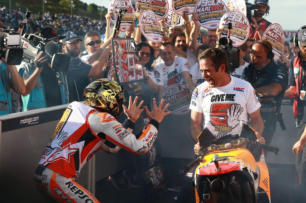 Marquez Celebra tu título de Campeón del Mundo MotoGP 2016