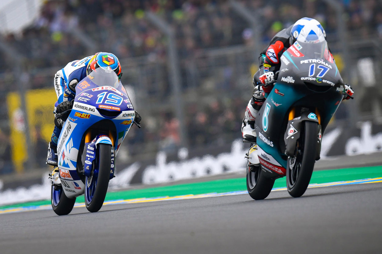 Victoria de John McPhee en el GP de Francia; liderato en Moto3 para Arón Canet
