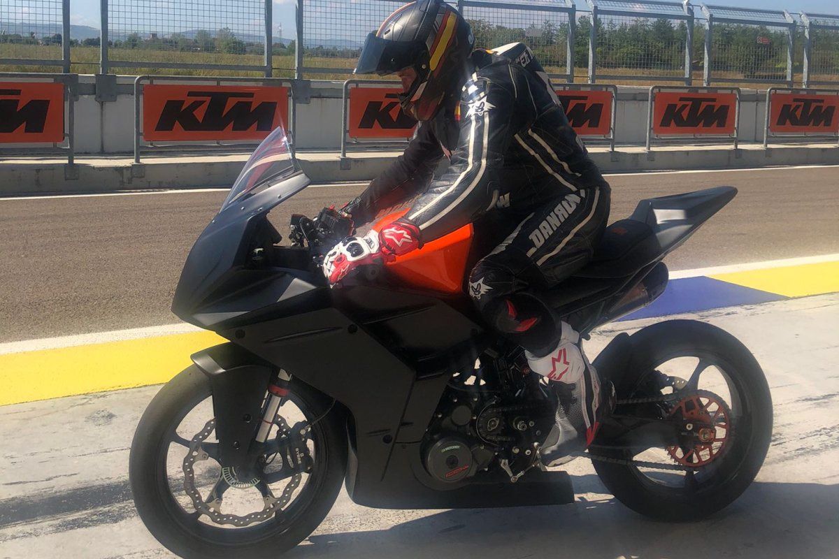 Primera prueba: KTM RC 390 2022, deportiva para carnet A2