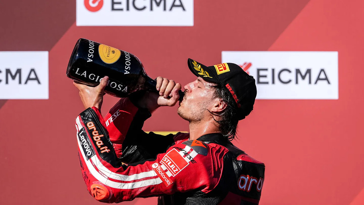 Superbikes: primer triplete de Iker Lecuona, Bulega Campeón del Mundo