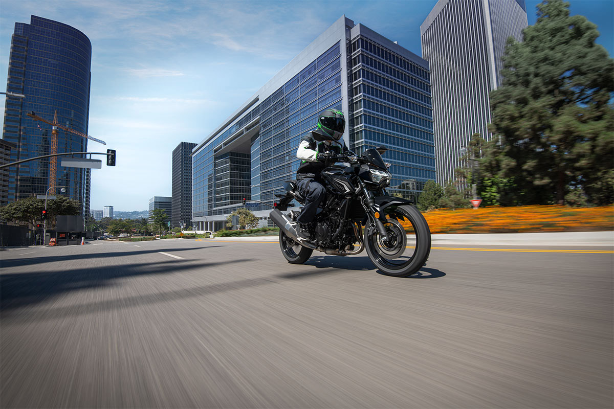 Kawasaki Z400 2027: la naked del A2 vuelve al negro
