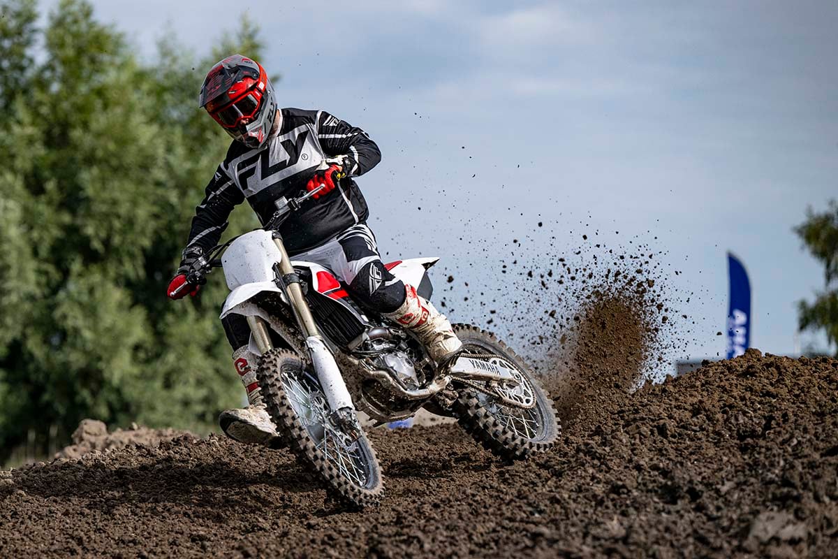 Prueba Yamaha YZ450F 2026: Domando la Bestia