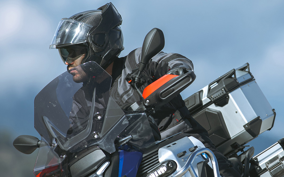 GIVI estrena el X36, un casco modular que quiere funcionar como un jet