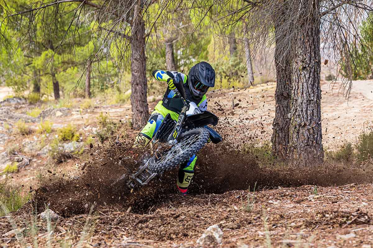 PRUEBA Triumph TF 450 E 2026: la primera gran enduro de la marca