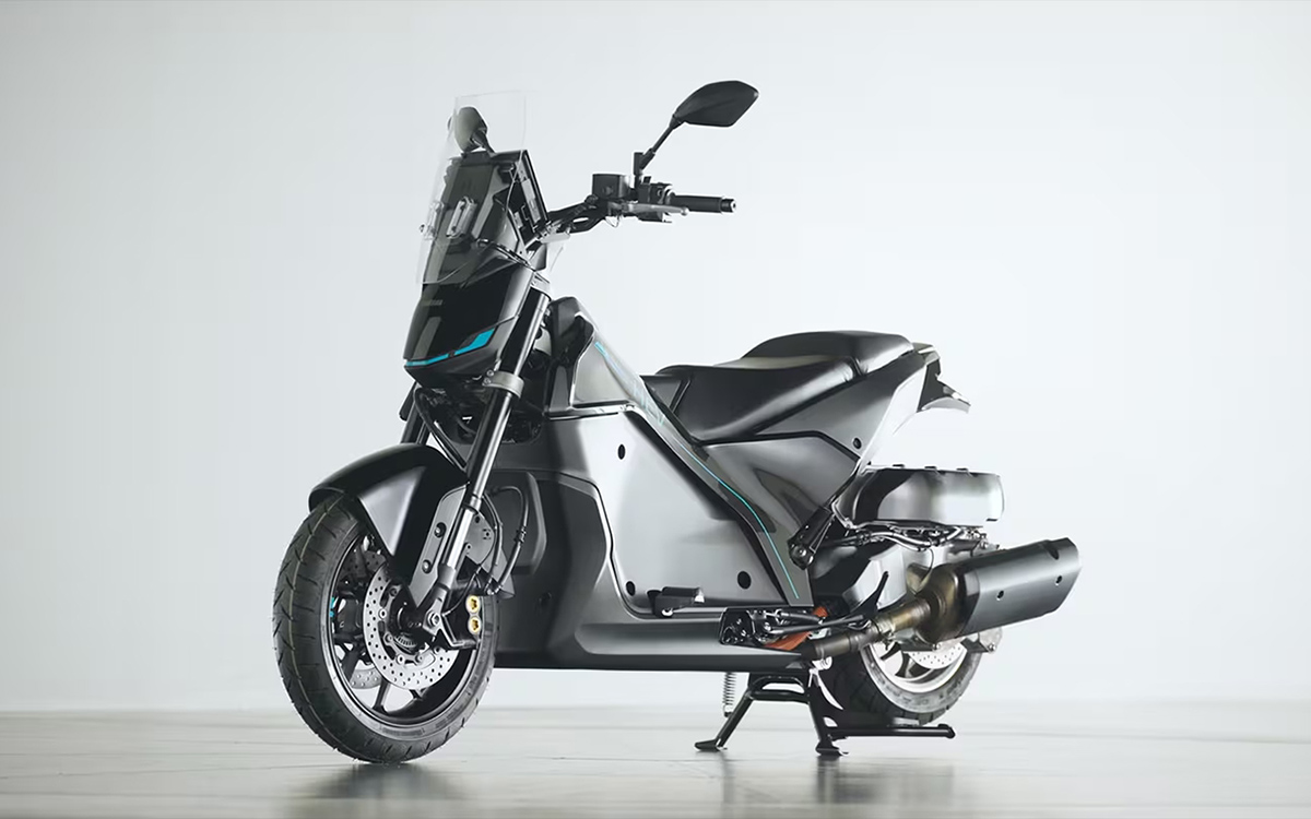 Yamaha reactiva su proyecto híbrido con un scooter de tres motores