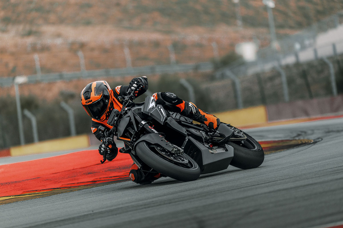 KTM 1390 Super Duke RR Track: 100 unidades y ¡20 kg menos! que la R