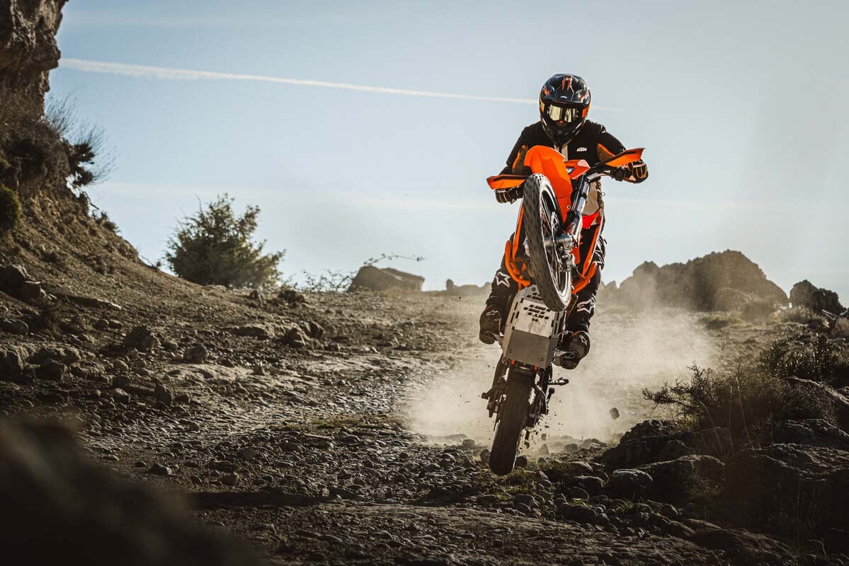KTM renueva sus LC4 con las 690 Enduro R y 690 SMC R de 2026