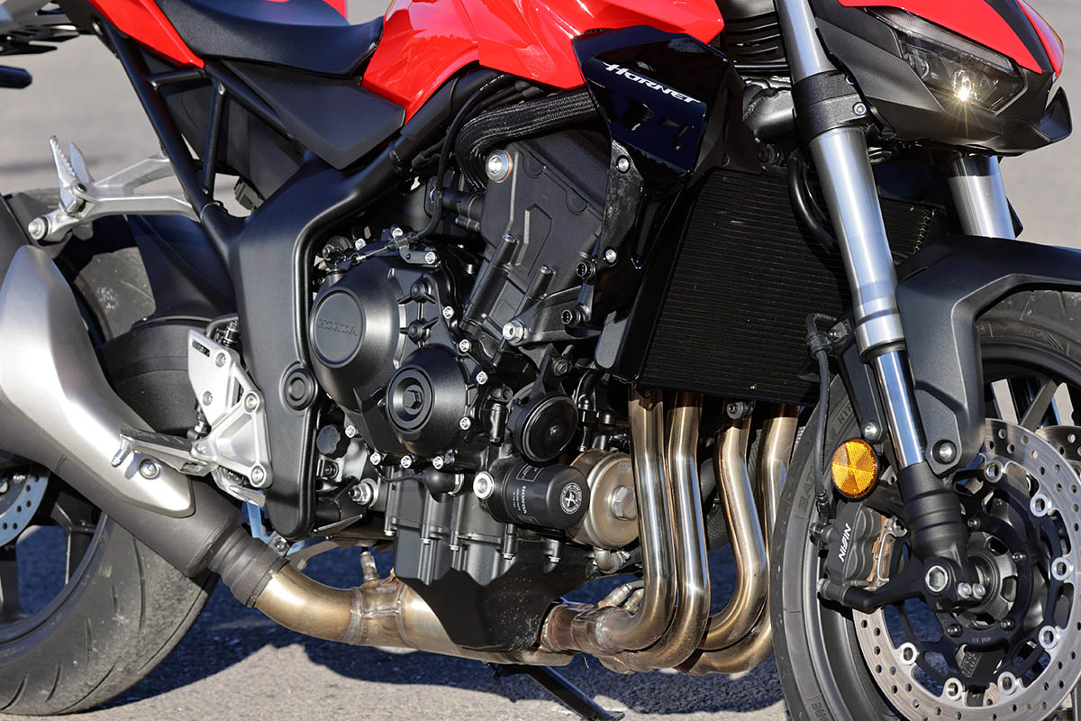 Casi 100 escapes para una Honda: así se crea el sonido de una moto Casi 100 escapes para una Honda: así se crea el sonido de una moto