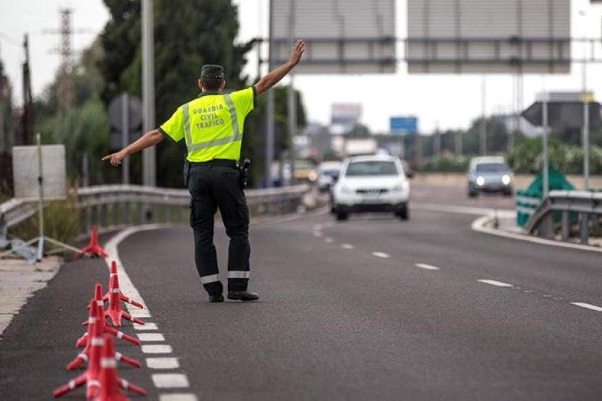 Italia estudia permitir que las motos utilicen el arcén en los atascos Italia estudia permitir que las motos utilicen el arcén en los atascos