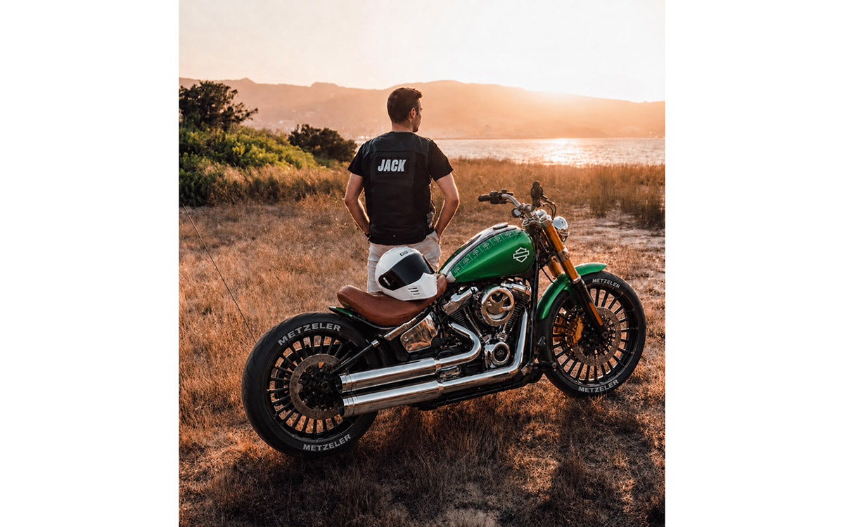 Seis Harley, seis locuras custom y una española que quiere dar guerra