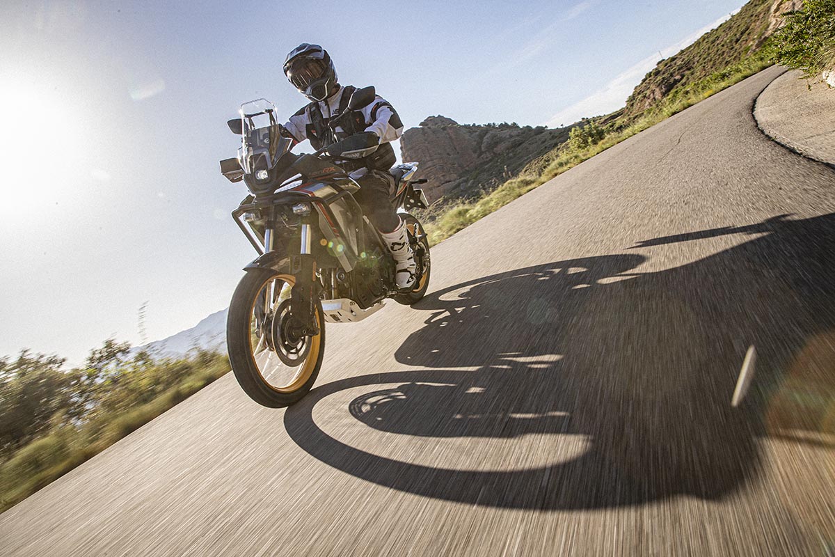 QJMotor estrena su nueva familia trail con la SRT 450RX