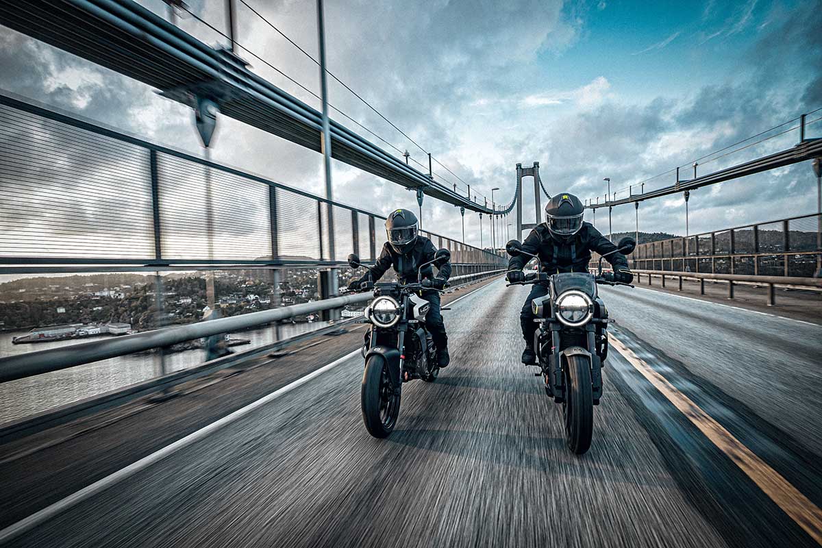 Husqvarna ofrece accesorios y seguro gratis en su gama Street