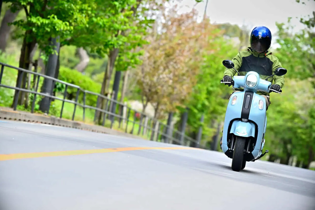 Yamaha Fazzio 125: así es el scooter retro japonés sin carnet... ¡híbrido!