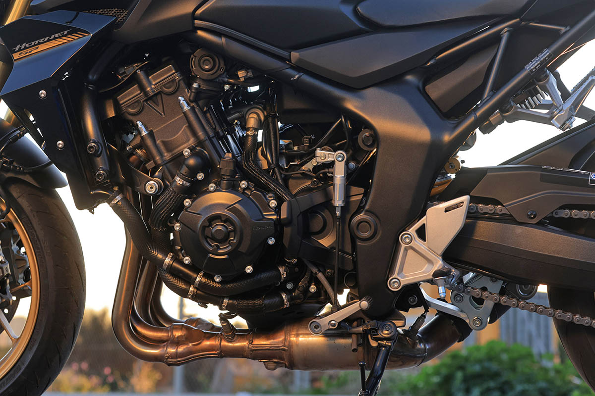 Casi 100 escapes para una Honda