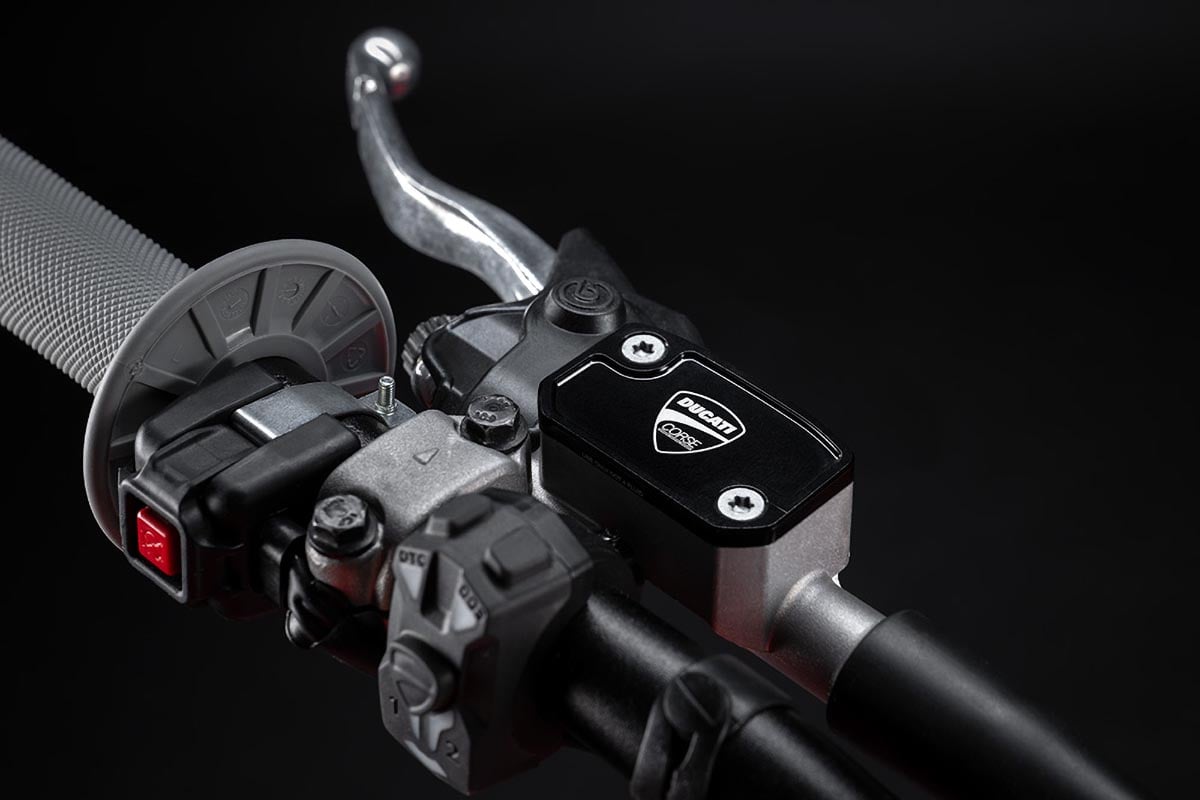 Ducati presenta la Desmo450 MX con un amplio catálogo de accesorios para motocross