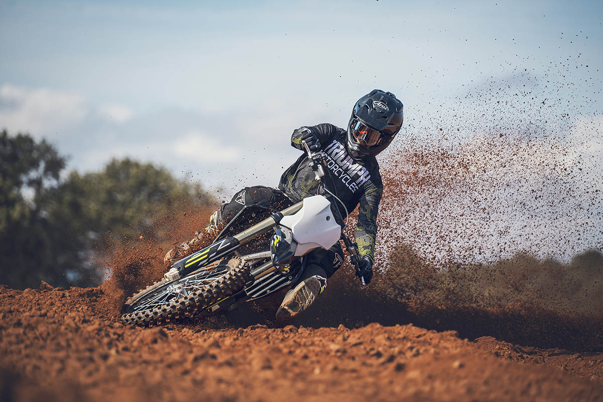 ¿Te atreves a rodar con Ricky Carmichael e Iván Cervantes?