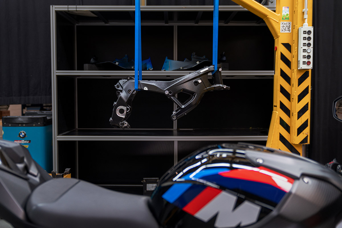 BMW M 1000 RR 2027: un chasis más ligero para afinar el comportamiento en curva