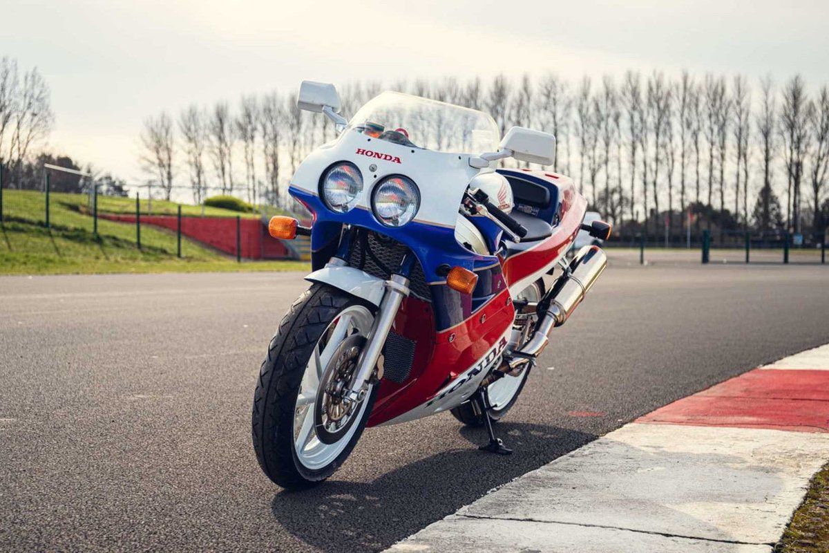 Moto de ensueño: Honda RC30 1990 sin arrancar 77.000 euros