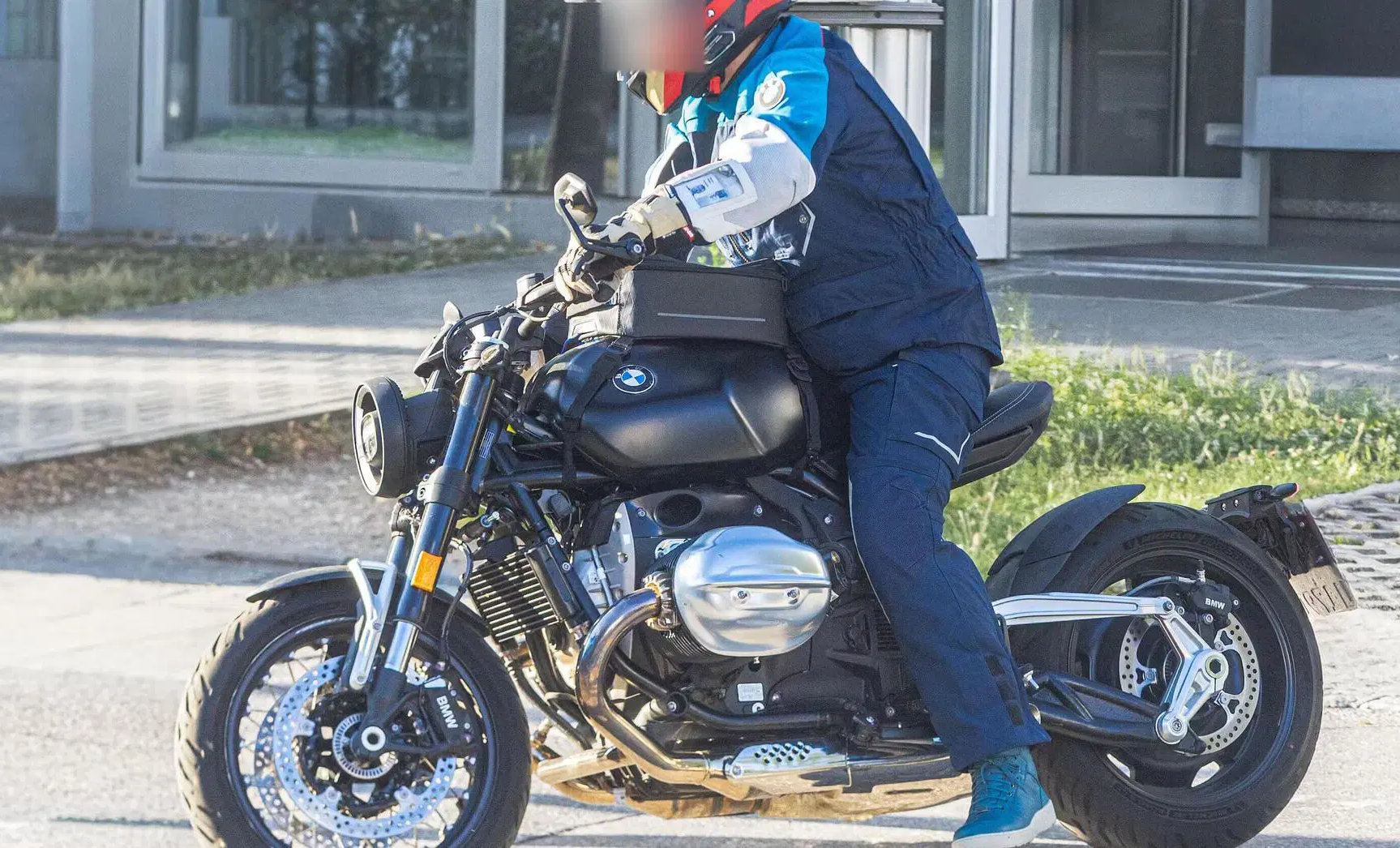 BMW R20: la bóxer más grande (2000) cazada y lista para su lanzamiento