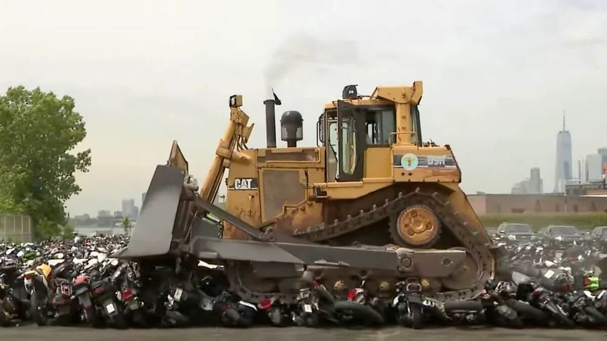 Nueva York: 900 motos pasadas por la piedra
