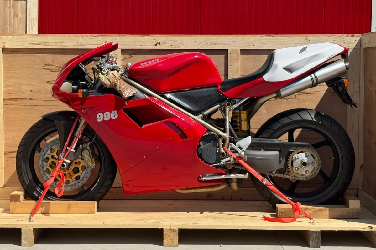 Moto de ensueÃ±o: Ducati 996 SPS de 1999 Â¡en la caja!