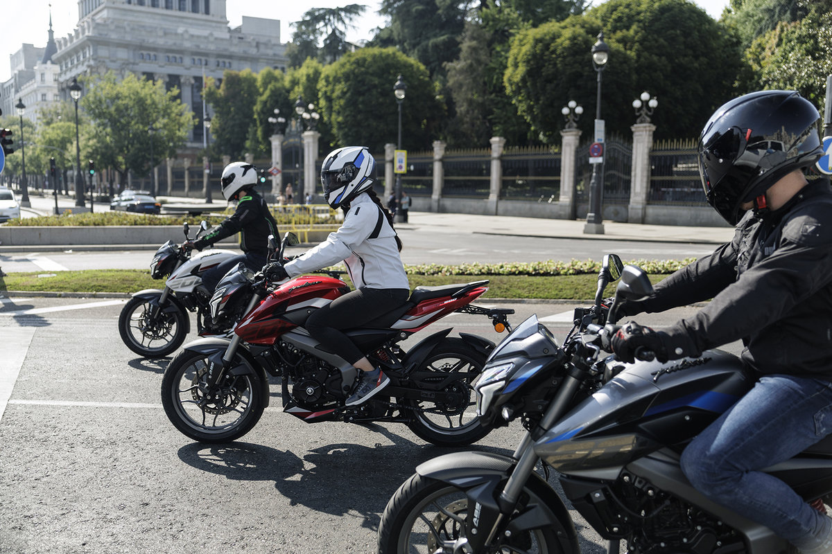 Gama Bajaj Pulsar: tres naked deportivas asequibles para carnet A1 y A2