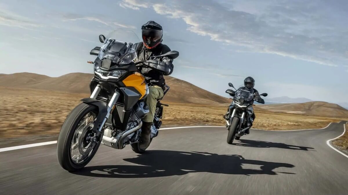 Moto Guzzi Stelvio: gran trail turística con motor Mandello 