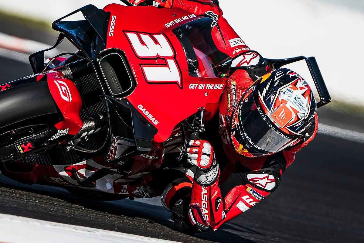 MT Helmets y Pedro Acosta llegan a MotoGP