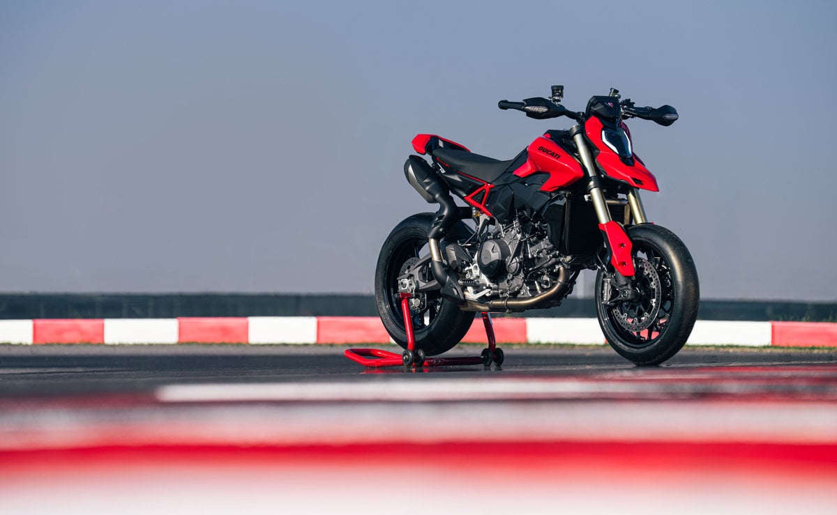 Ducati Hypermotard V2: ¡la moto más divertida! 180 kg y 120 CV