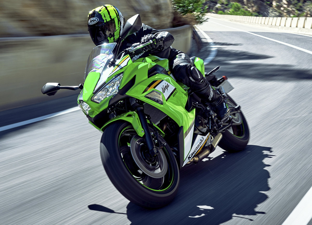 Casco Arai RX-7V EVO versiones 2026 con nuevos colores por 1150 euros