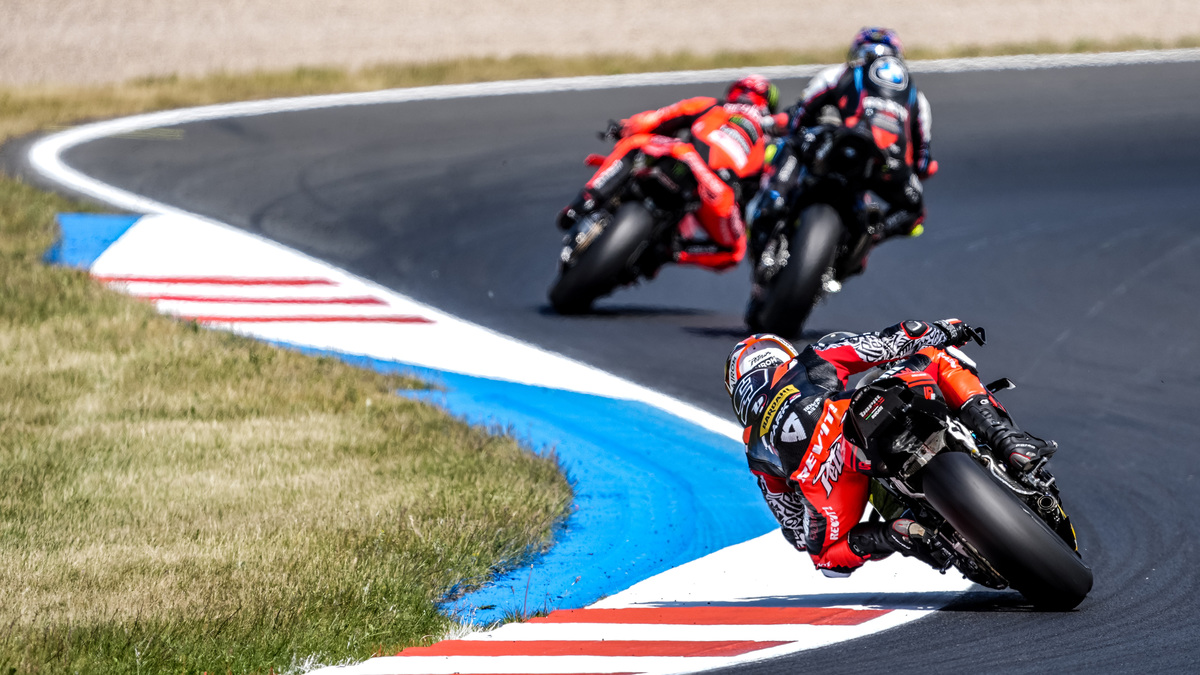 Mundial de SBK Most (Chequia): Bulega cabrea a Toprak