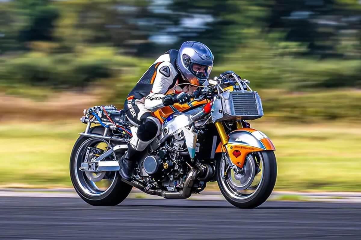 Récord de velocidad femenino con una naked, ¡372 km/h!