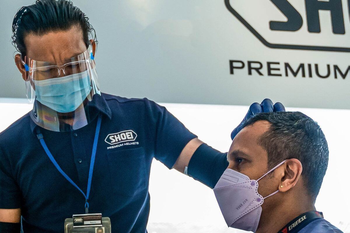 Shoei España inicia el programa PFS: casco a tu medida Shoei España inicia el programa PFS: casco a tu medida