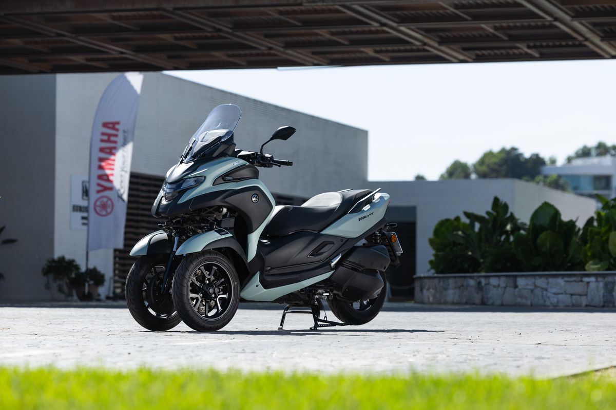 Probamos el Yamaha Tricity 300 2026... ¡con airbag!