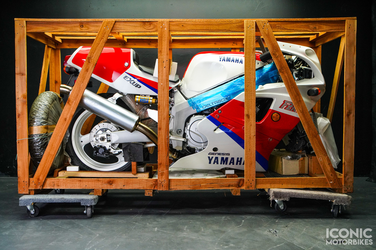 Ensueño: Yamaha FZR750R OW-01 de 1990, ¡a estrenar!