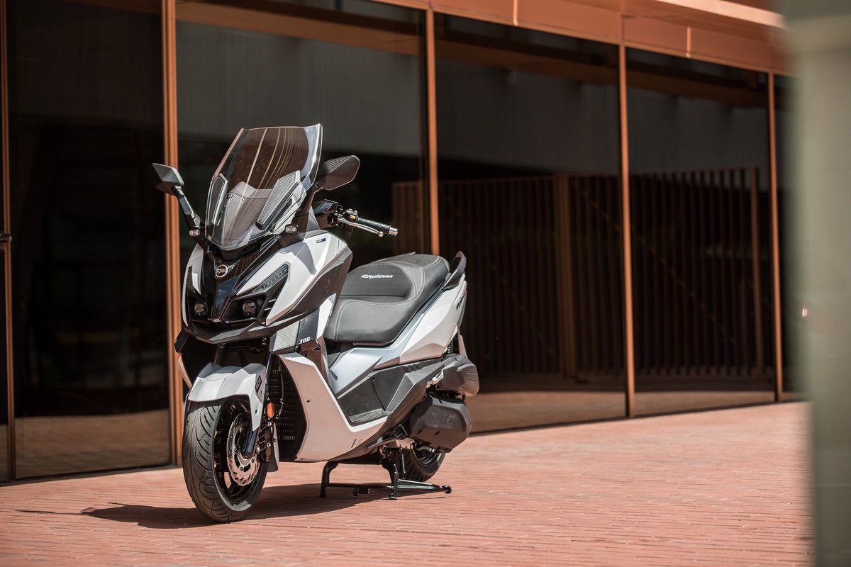 SYM lanza el nuevo Cruisym Alpha 300: Un scooter GT de media cilindrada