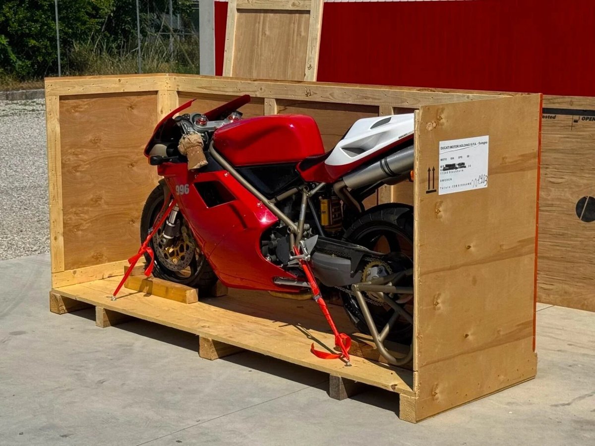 Moto de ensueño: Ducati 996 SPS ¡en la caja!
