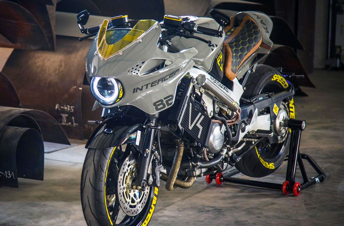 Moto de ensueño: Honda VFR800 Interceptor Cyberpunk Moto de ensueño: Honda VFR800 Interceptor Cyberpunk