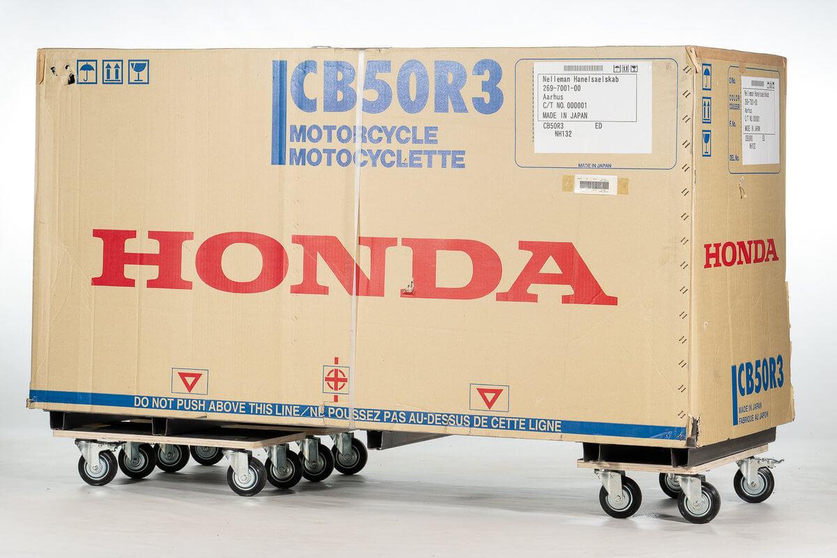 Moto de ensueño: Honda Dream CB50R de 2004 ¡en la caja!