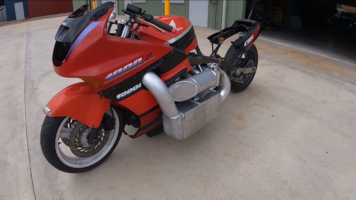 ¿Sueño o pesadilla?: Honda CBR1000F dragster 
