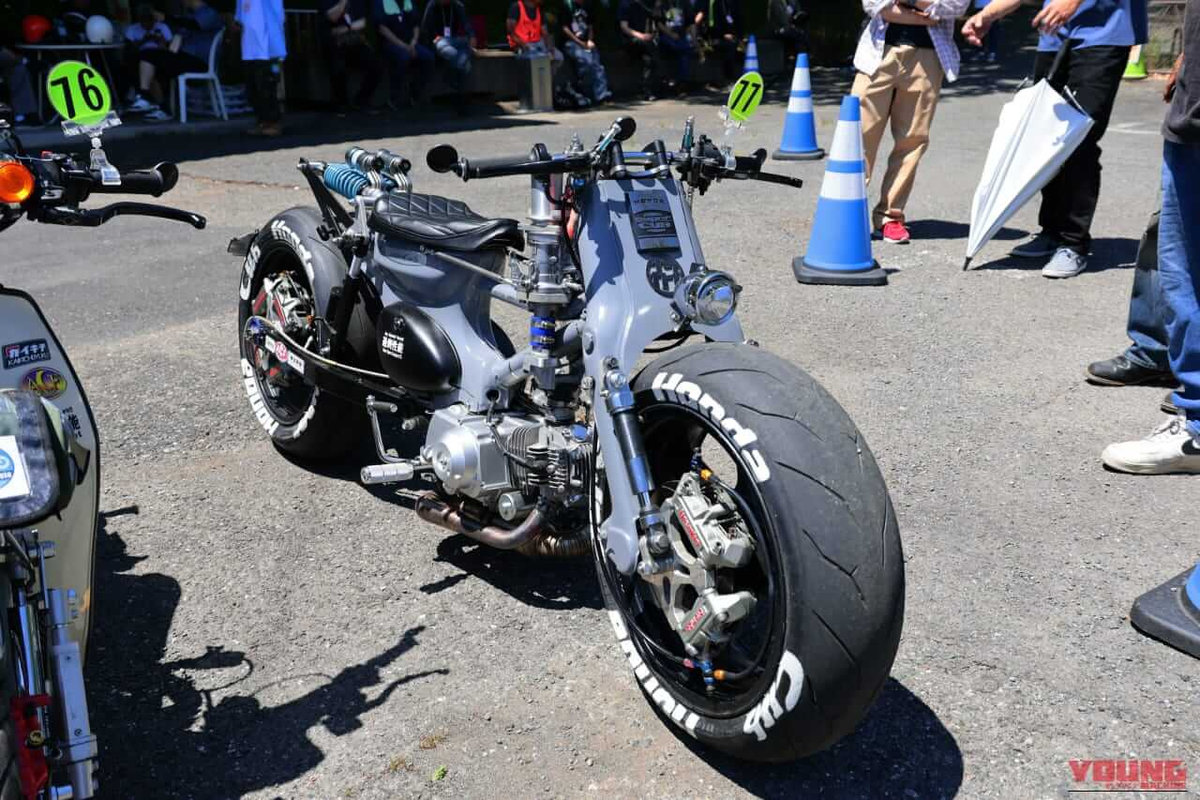 El Honda Cub más brutal: con 6 pinzas Brembo y neumático de 200 mm El Honda Cub más brutal: con 6 pinzas Brembo y neumático de 200 mm