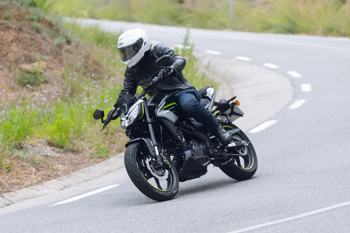 Prueba Macbor Shifter 125 EVO: la naked sin carnet muy equipada y asequible