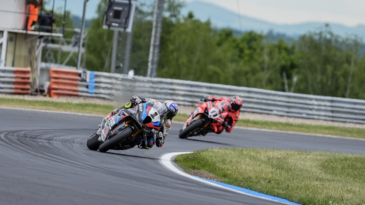 Mundial de SBK Most (Chequia): Bulega cabrea a Toprak