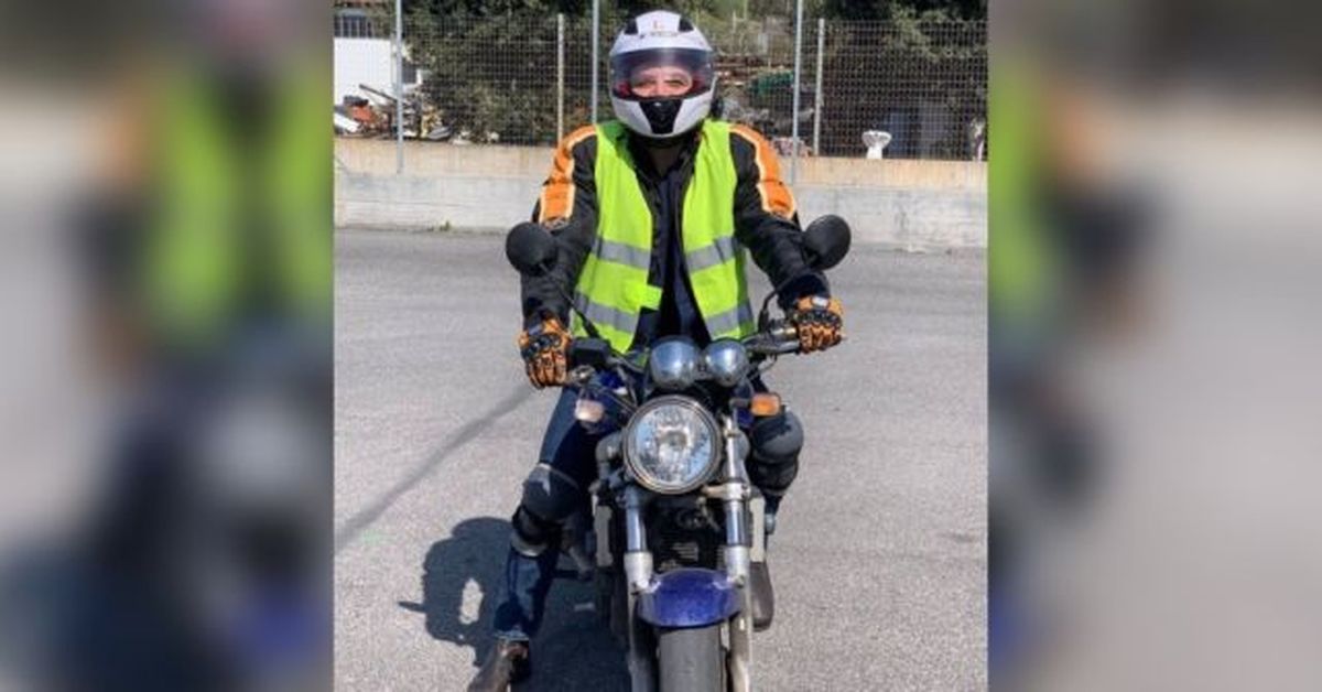 El periodista Roberto Saviano vuelve a ir en moto El periodista Roberto Saviano vuelve a ir en moto
