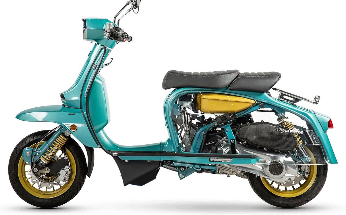 Scooter Royal Alloy: sabor italiano y humor británico