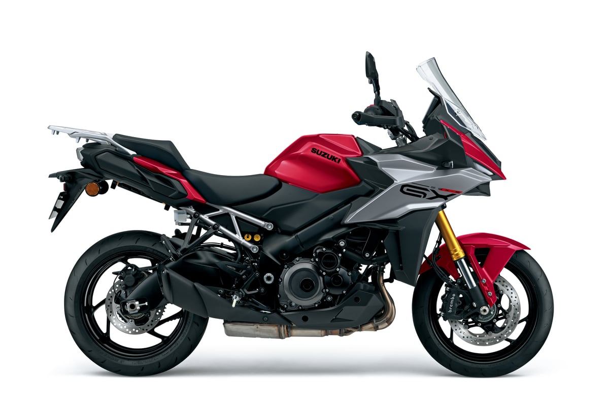 Suzuki GSX-S1000GX 2025: nuevos colores y maletas gratis