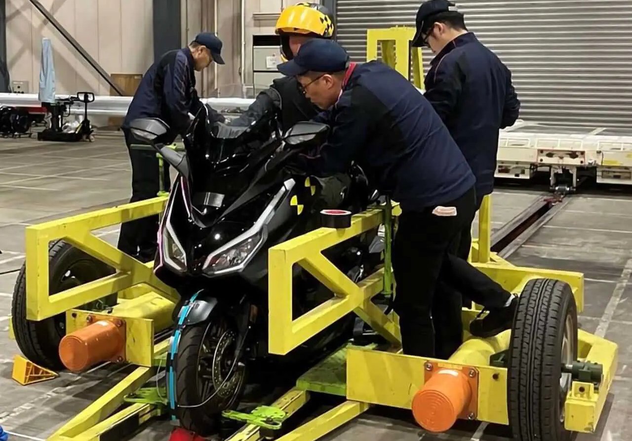 Toyota desarrolla airbags para moto… ¡pero no es nada fácil! 