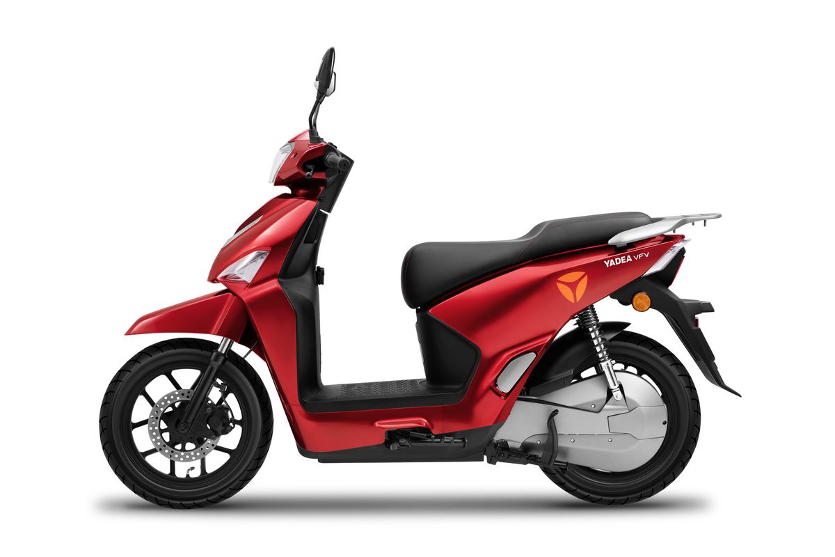 YADEA 2023: moto eléctrica sin carnet y scooter de rueda alta